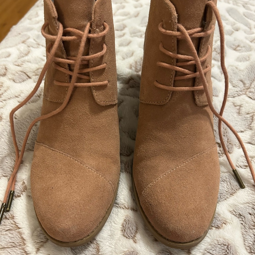Toms Women's Lace-Up Boots - Blush Suede